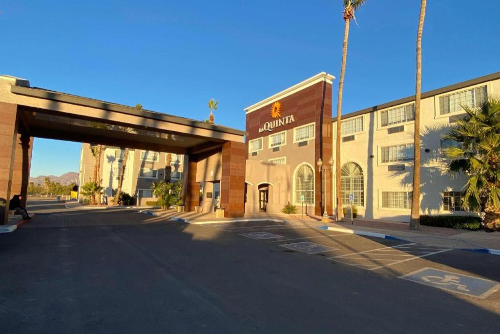 Baymont By Wyndham Safford Hotel Exterior photo